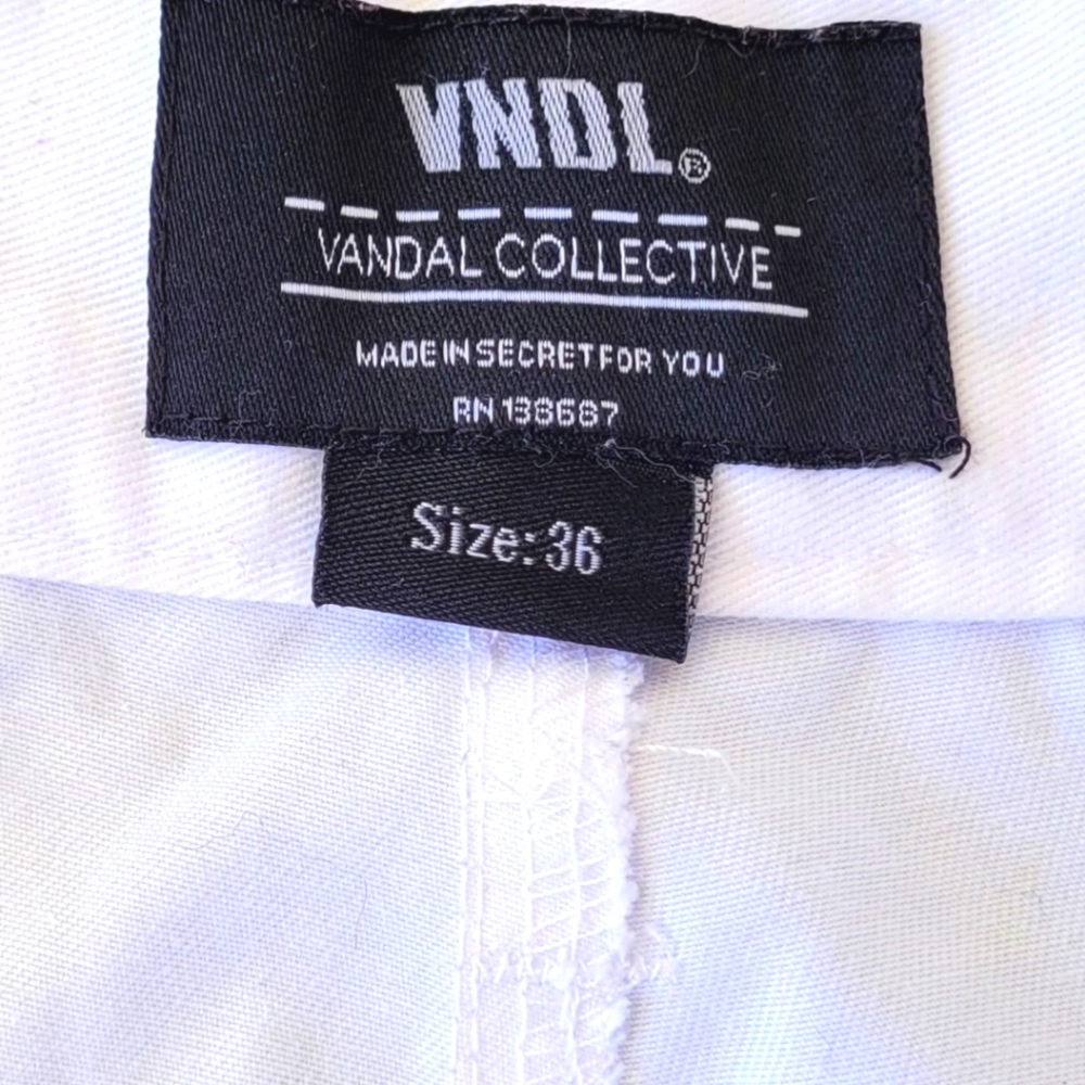 Men's Vandal Collective White Cargo Shorts, Sz 36",  8 Pockets, Excellent Cond - Picture 3 of 5
